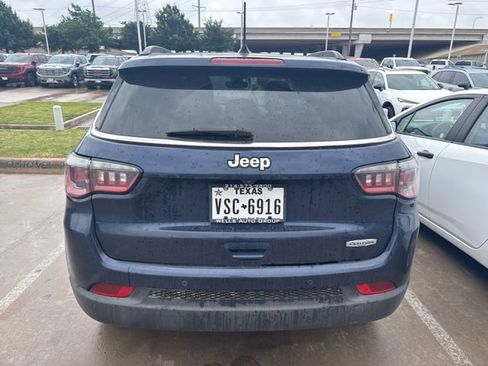 Used 2017 Jeep Compass Latitude w/ Popular Equipment Group FWD image 6
