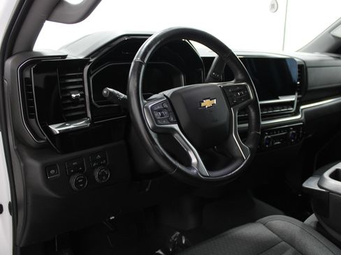 Used 2022 Chevrolet Silverado 1500 LT AWD/4WD image 12