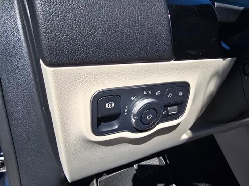 Used 2022 Mercedes-Benz GLA 250 4MATIC w/ Premium Package Lite image 24