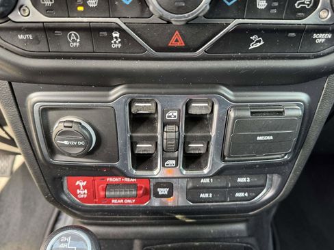 Used 2020 Jeep Wrangler Unlimited Rubicon AWD/4WD image 6