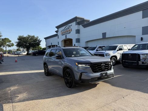 Used 2025 Honda Pilot Black Edition image 2