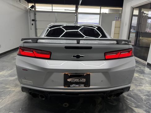 Used 2016 Chevrolet Camaro SS RWD image 7