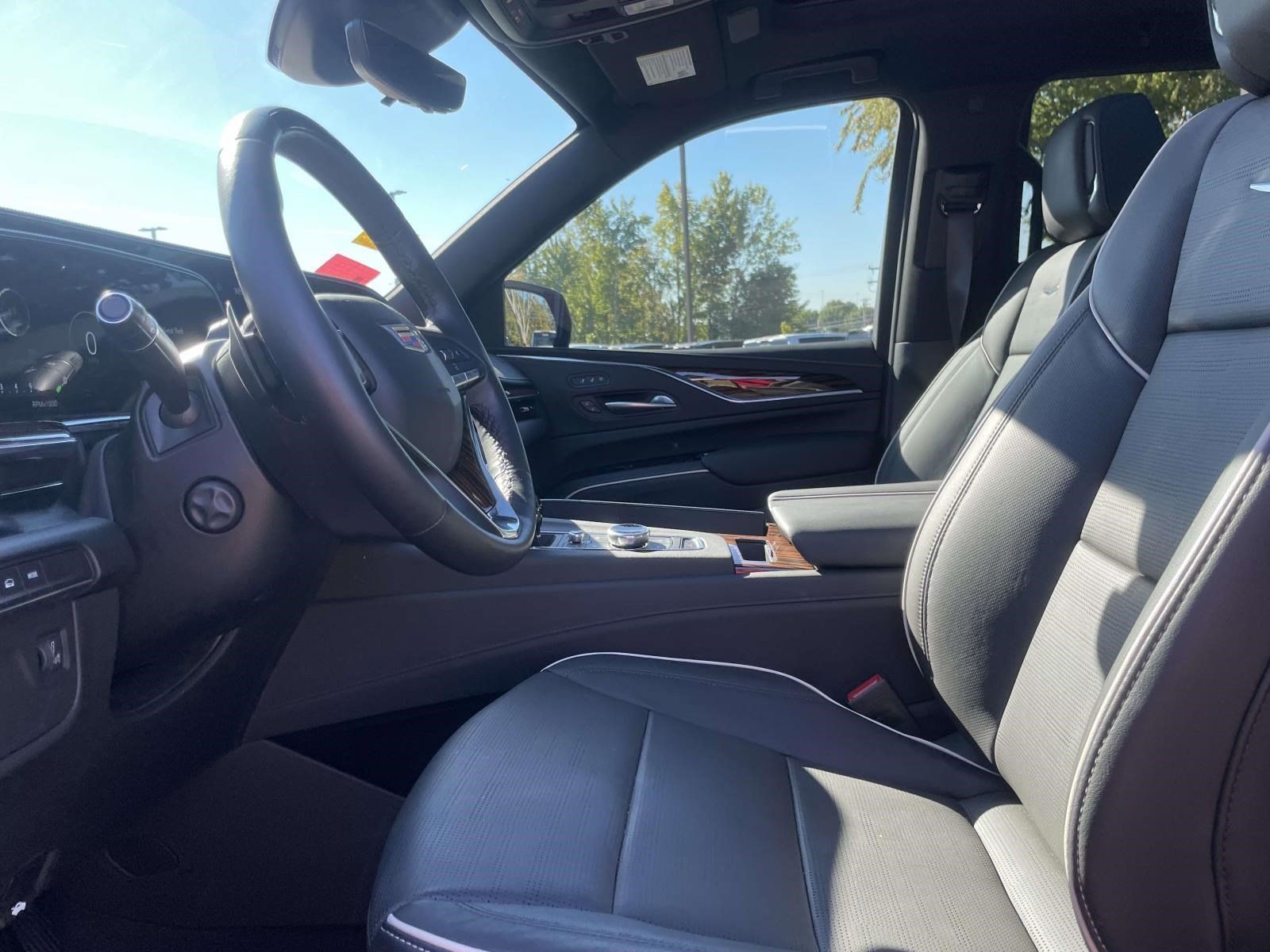 Used 2024 Cadillac Escalade Premium Luxury w/ LPO, Floor Liner Package AWD/4WD image 16