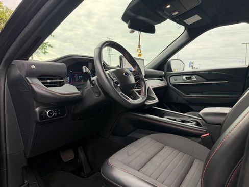 Used 2025 Ford Explorer ST-Line w/ Premium Package RWD image 9