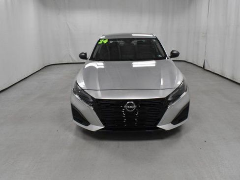 Used 2024 Nissan Altima 2.5 SV image 4