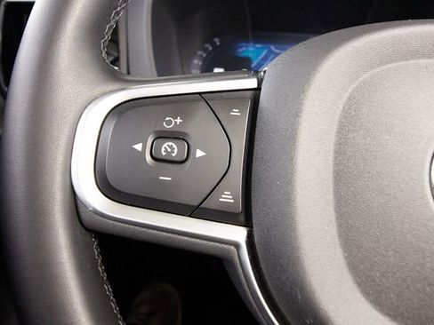 Certified 2025 Volvo XC60 B5 Core AWD/4WD image 17