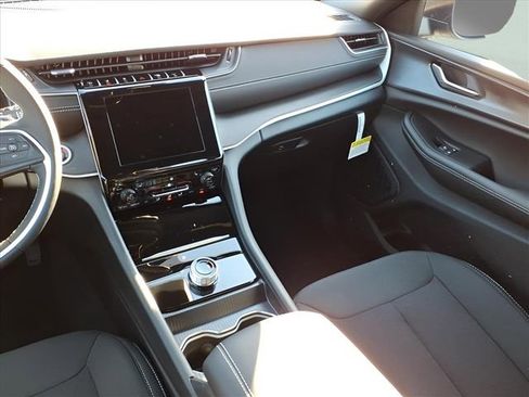 New 2025 Jeep Grand Cherokee Laredo X w/ Luxury Tech Group I image 12