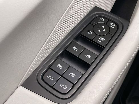 Used 2025 Porsche Macan 4 Electric image 37