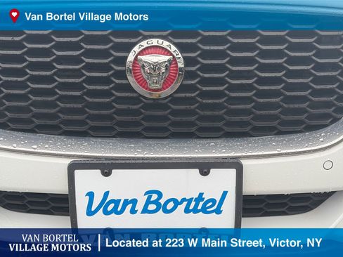 Used 2020 Jaguar XE S image 4