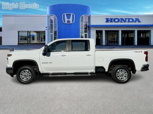 Used 2024 Chevrolet Silverado 2500 LT image 3