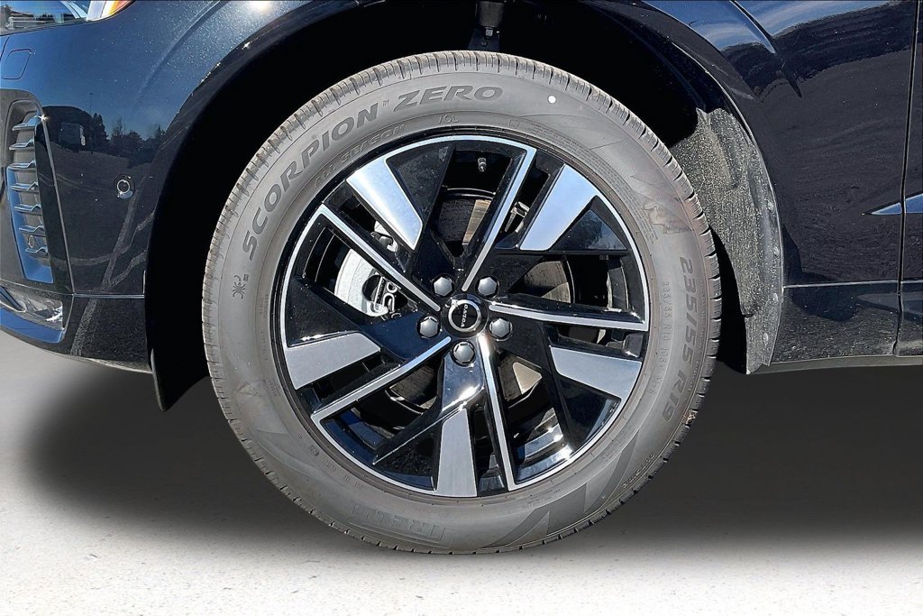 New 2026 Volvo XC60 B5 Plus w/ Climate Package AWD/4WD image 14