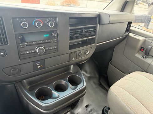 Used 2016 Chevrolet Express 3500 RWD image 25