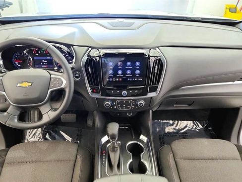 Used 2022 Chevrolet Traverse LT FWD image 28