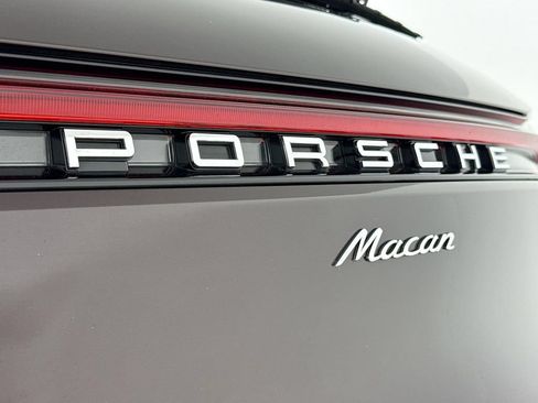Used 2024 Porsche Macan AWD/4WD image 27