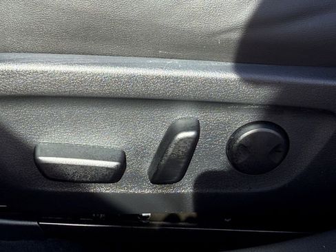 Used 2024 MAZDA MAZDA3 s FWD image 10