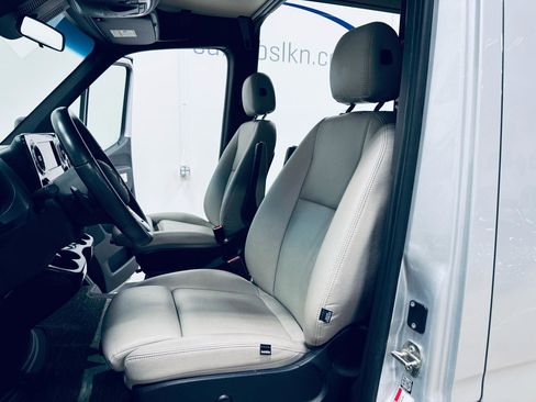 Used 2020 Mercedes-Benz Sprinter 3500 image 26