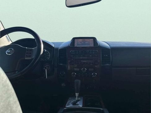 Used 2009 Nissan Titan LE w/ Technology Pkg image 10