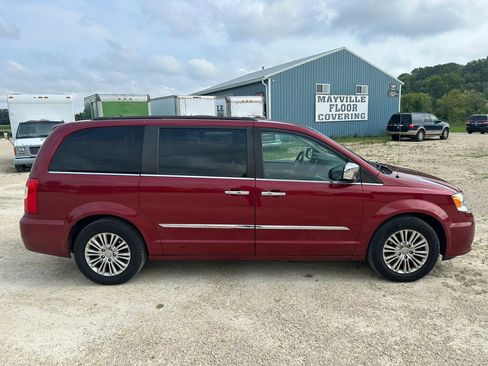 Used 2015 Chrysler Town & Country Touring-L w/ Driver Convenience Group FWD image 5