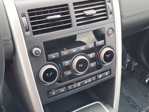 Used 2016 Land Rover Discovery Sport HSE image 18