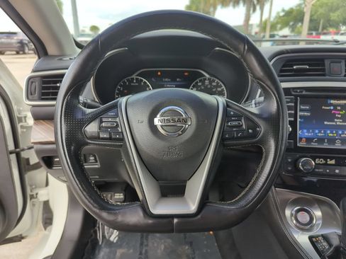 Used 2017 Nissan Maxima Platinum FWD image 10