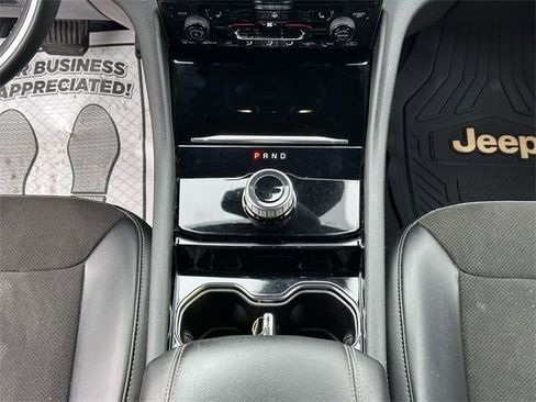 Used 2023 Jeep Grand Cherokee L Laredo image 20