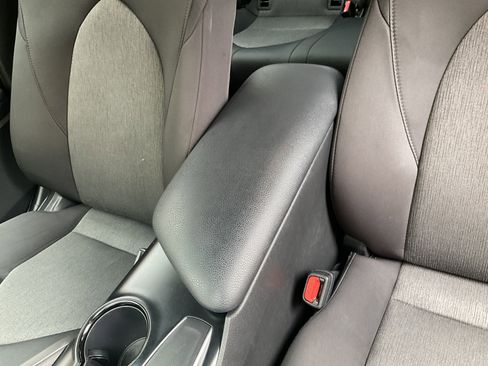 Used 2018 Toyota Camry LE FWD image 19