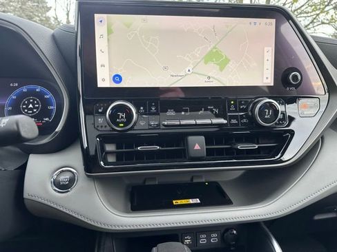 Used 2023 Toyota Highlander Limited image 15