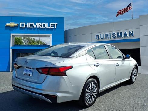 Used 2024 Nissan Altima 2.5 SV image 3