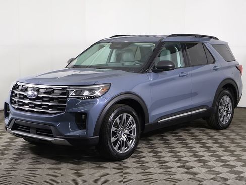 Used 2025 Ford Explorer Active w/ Active Comfort Package AWD/4WD image 8