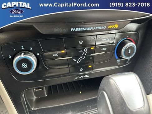 Used 2015 Ford Focus SE FWD image 29