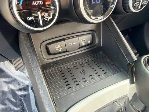 Used 2025 Hyundai Venue Limited FWD image 27