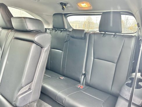 Certified 2024 Toyota Highlander XLE image 13