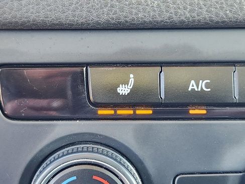 Used 2016 Volkswagen Tiguan SE image 28