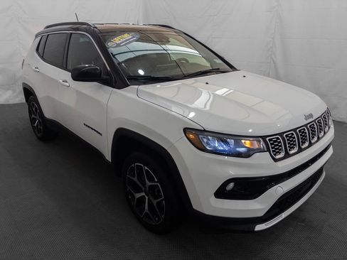 Used 2025 Jeep Compass Limited image 10