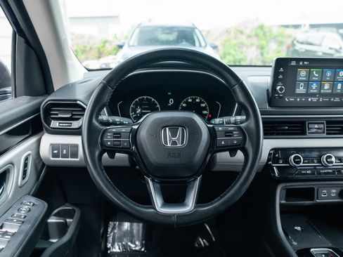 Used 2025 Honda Pilot EX-L image 13