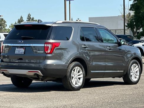 Used 2016 Ford Explorer XLT w/ Equipment Group 202A FWD image 2