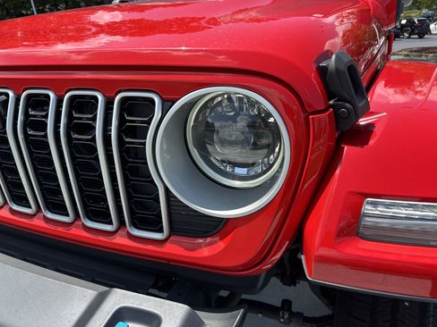 Used 2024 Jeep Wrangler Unlimited Sahara w/ Technology Group AWD/4WD image 6