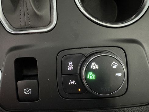 Used 2021 Chevrolet Traverse RS AWD/4WD image 27