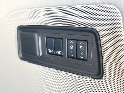 Used 2025 Cadillac Escalade ESV Sport Platinum w/ LPO, Floor Liner Package AWD/4WD image 10