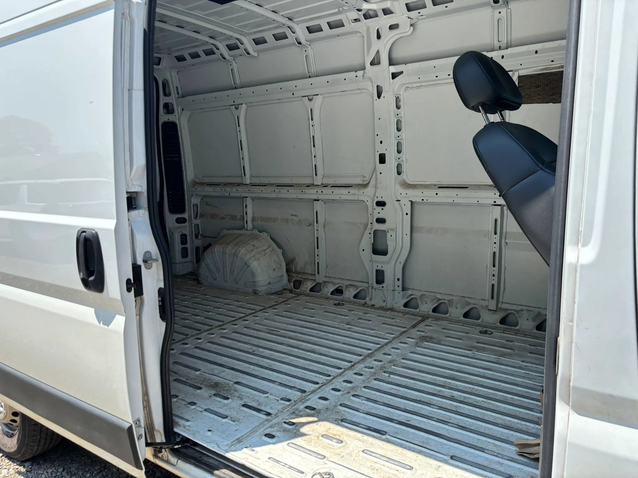 Used 2025 RAM ProMaster 2500 w/ Convenience Group FWD image 13