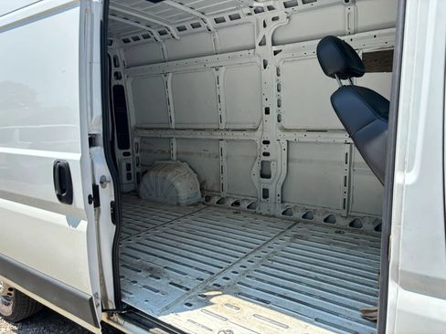 Used 2025 RAM ProMaster 2500 w/ Convenience Group FWD image 13