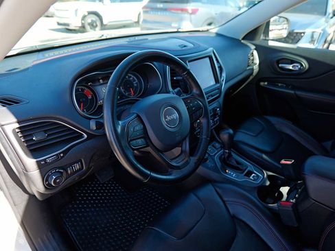 Used 2020 Jeep Cherokee Trailhawk w/ Cold Weather Group image 9