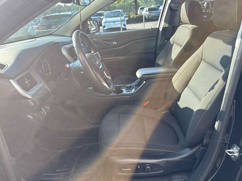 Used 2021 GMC Acadia SLE w/ Driver Convenience Package FWD image 17