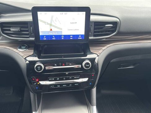 Used 2022 Ford Explorer Limited w/ Equipment Group 301A image 17