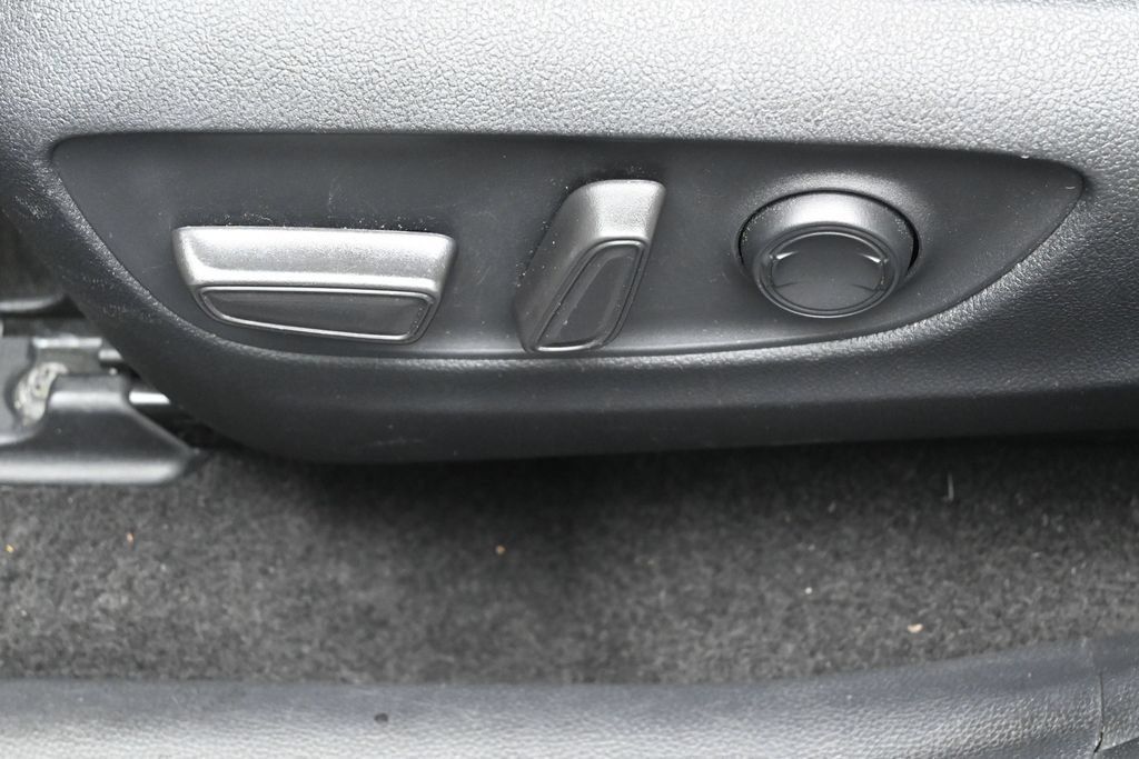 Used 2021 Toyota RAV4 XLE AWD/4WD image 10
