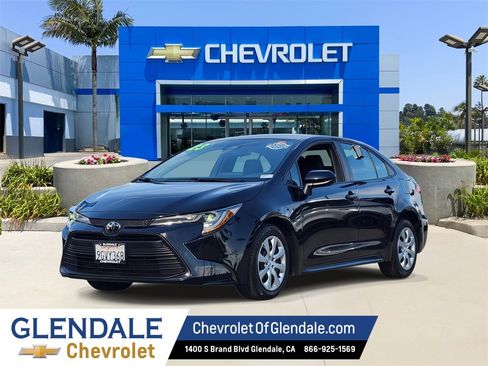 Used 2023 Toyota Corolla LE image 2