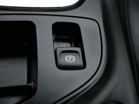 Used 2013 Buick Regal Premium FWD image 32