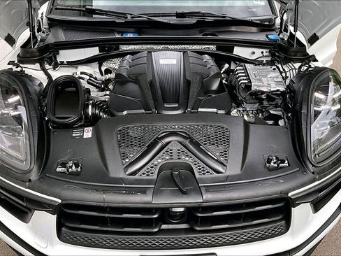 Certified 2025 Porsche Macan S AWD/4WD image 15