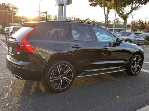 Used 2021 Volvo XC60 T8 R-Design w/ Advanced Package image 12
