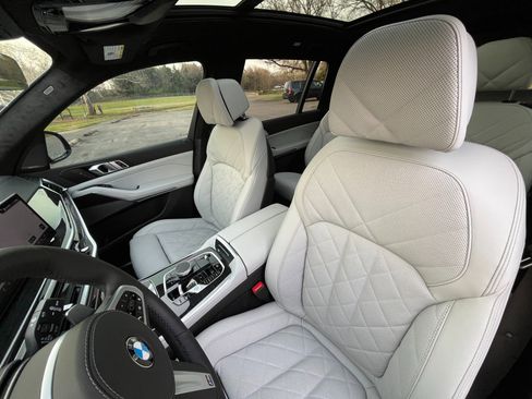 Used 2026 BMW X7 xDrive40i w/ M Sport Package image 11